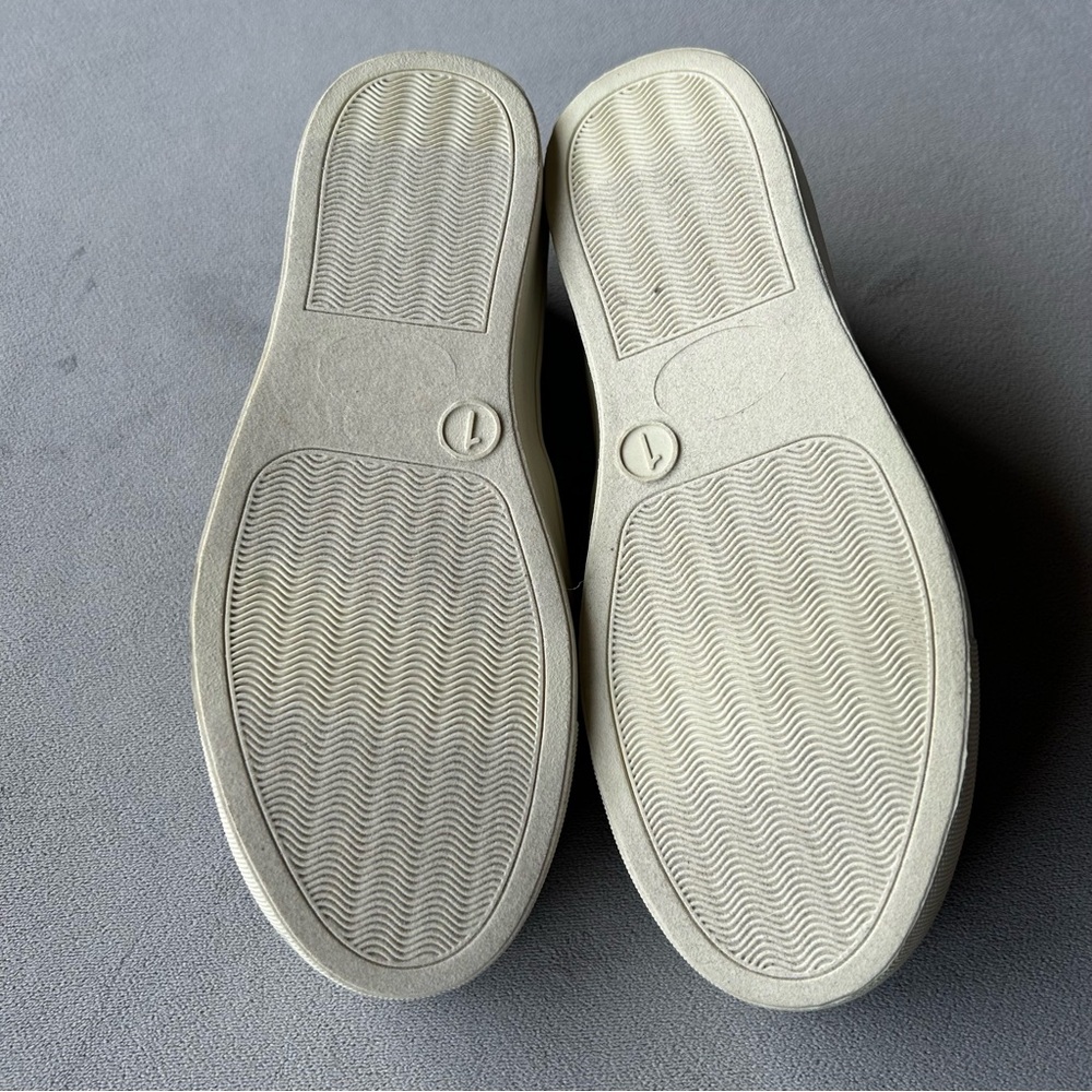 Steve Madden ~ Quilted Slip On Sneaker ~ Kids Size 1 - Picture 7 of 17